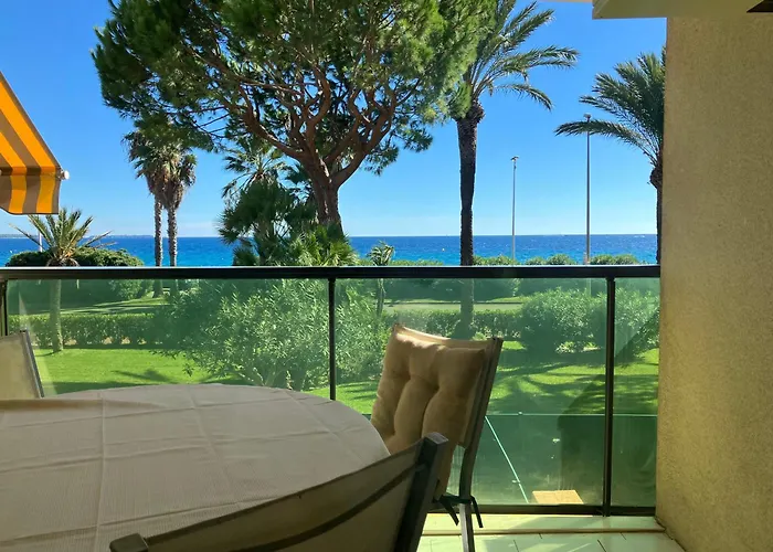 Terrace Front & Sea View 아파트