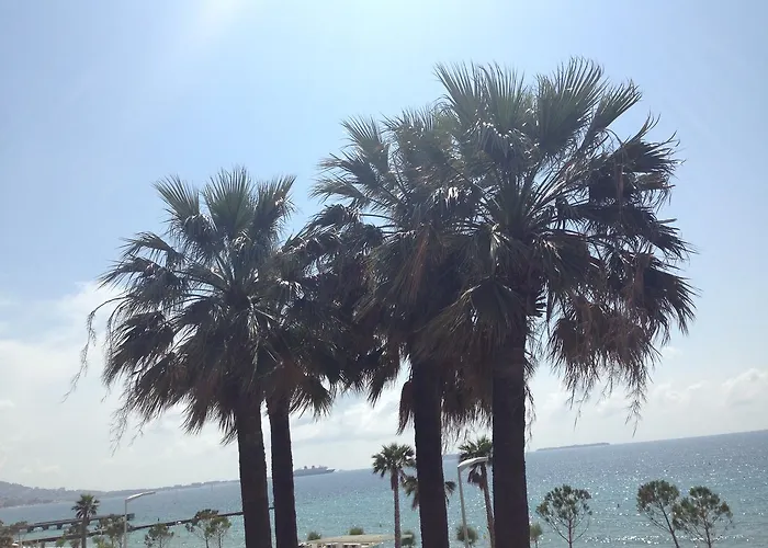 Terrace Front & Sea View Cannes