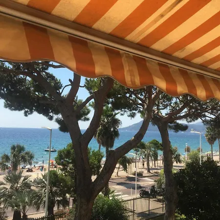 Terrace Front & Sea View Apartman *